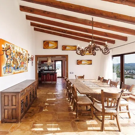 Villa De Lujo En Playa De Fornells (Menorca)